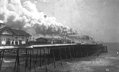 Pier-on-fire-July-1917.